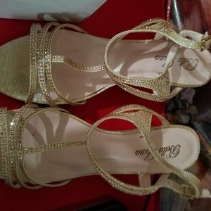 Women's champagne tone shoes Size 10. Preowned